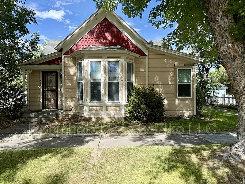 3 bed, 2.0 bath, 1840 sqft, $2,500 — Photo 3