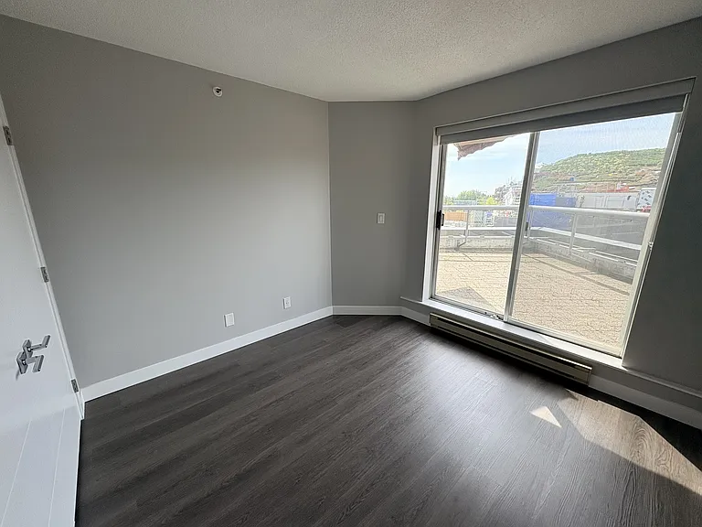 5733 Cambie St — Photo 23