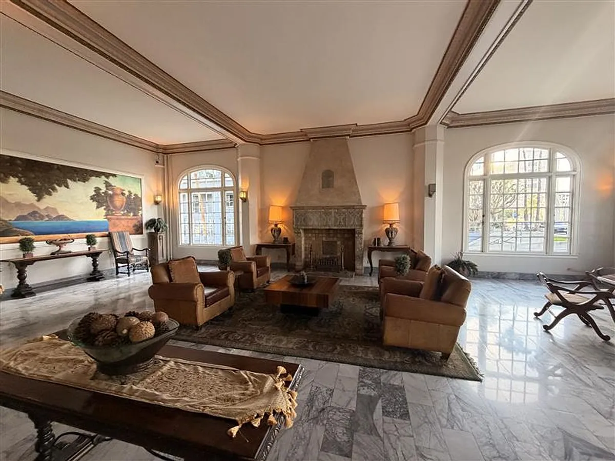 Building Photo - 360 W Ocean Blvd #502