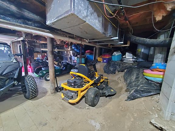 5th image of 569 E Ridge Rd