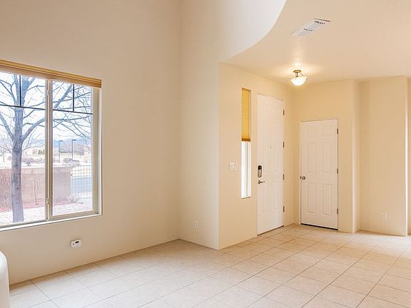 4th image of 7 E Saddleback Mesa