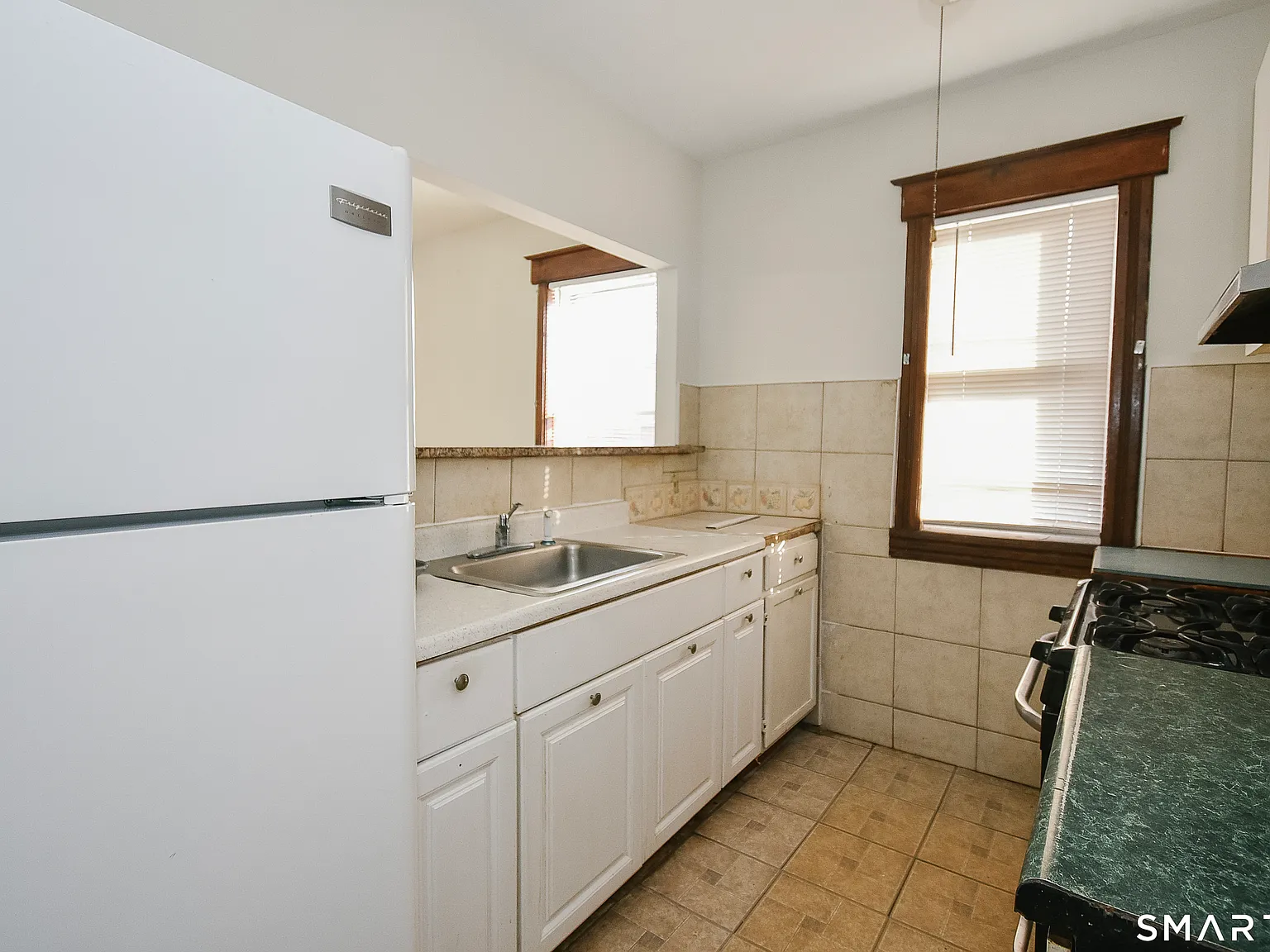 2 bed, 1.0 bath, 4202 sqft, $1,800 — Photo 3