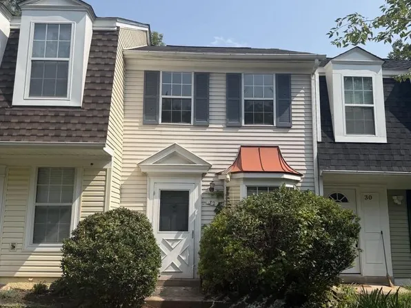 32 Palmer Ct, Sterling, VA 20165