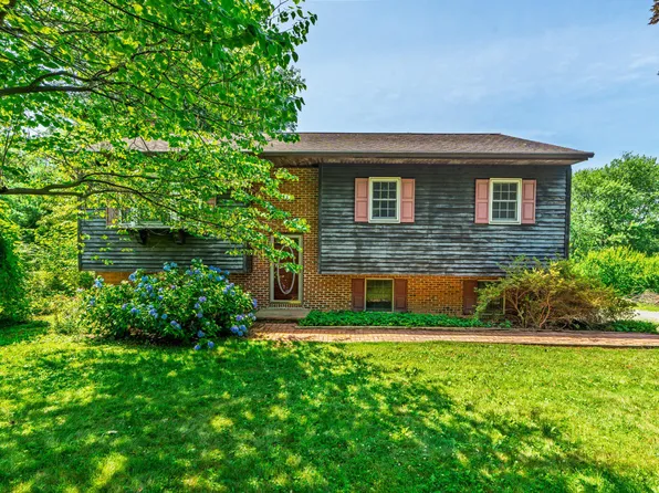 12 Buck Heights Rd, Holtwood, PA 17532