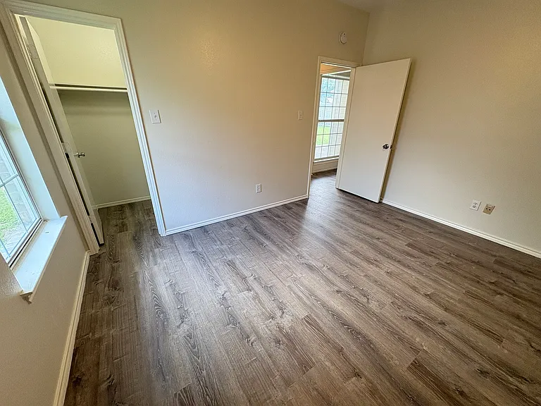 305 Myrtle Ave — Photo 18