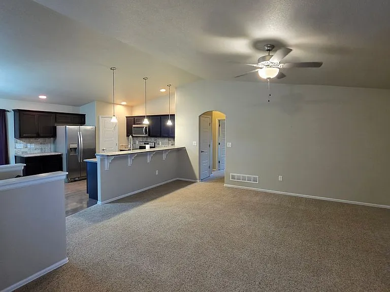 1058 E Ranch Dr — Photo 2
