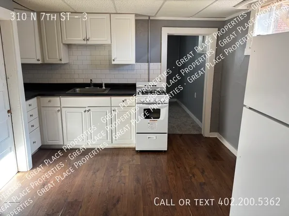 310 N 7th St APT 3, Beatrice, NE 68310