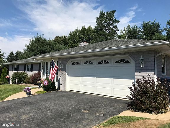 3rd image of 313 Terrace Dr
