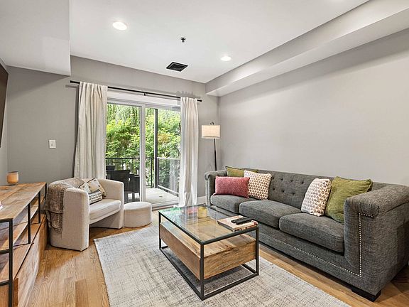4th image of 122 Madison St APT 3