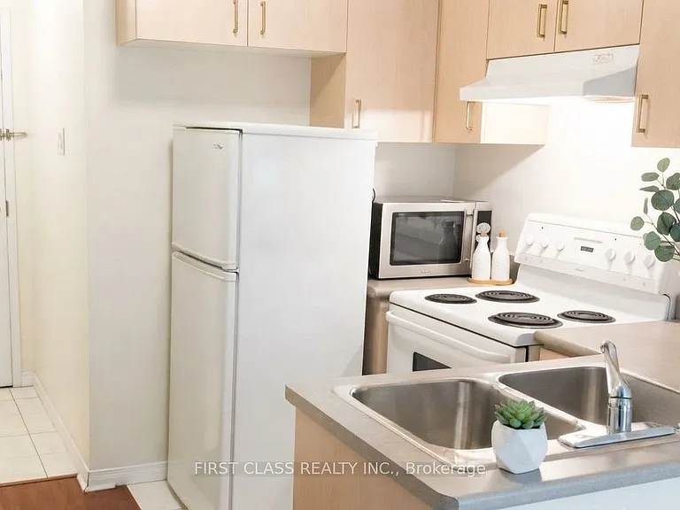 2351 Kennedy Rd #112 — Photo 4
