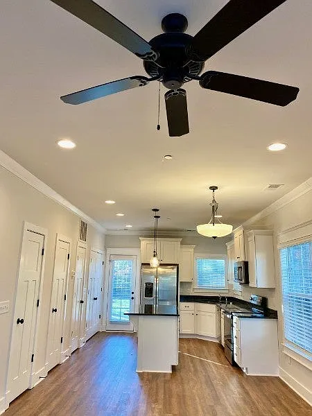 2 bed, 2.5 bath, 1302 sqft, $1,775 — Photo 2