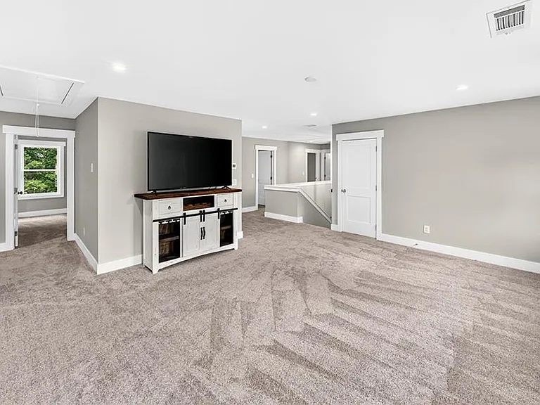 727 Old Collins Rd — Photo 36