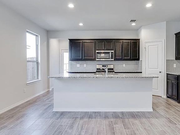 4th image of 2111 River Pine Rd