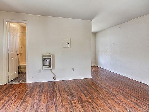 5th image of 2316 Washington Ave APT 205