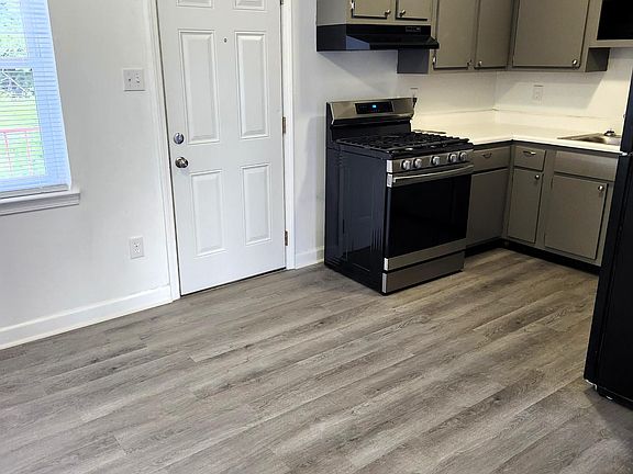 2nd image of 610 Oak Cv #8