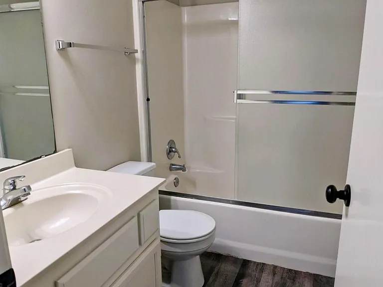 502 N Grove St — Photo 10