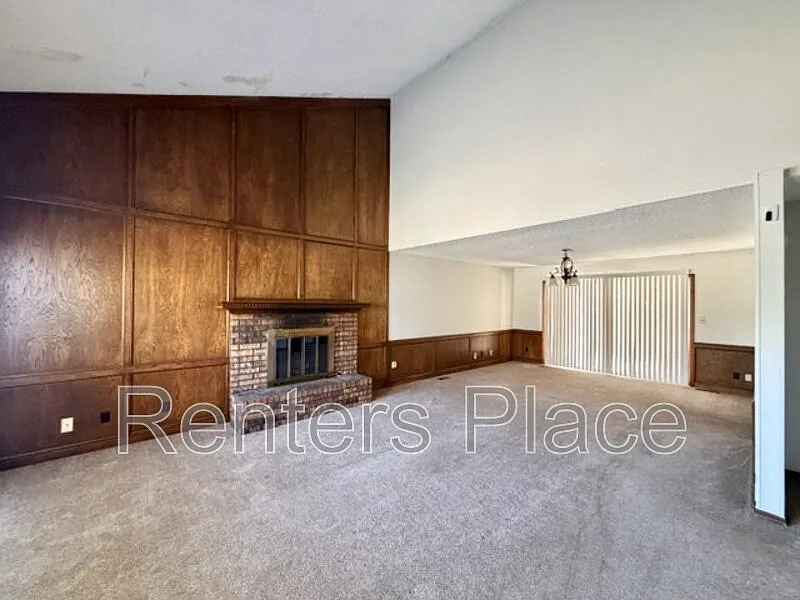 3 bed, 2.5 bath, 1833 sqft, $1,600 — Photo 3