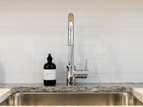 22-44 Jackson Avenue image 11 of 36