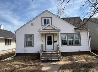 878 Center Point Rd NE, Cedar Rapids, IA 52402