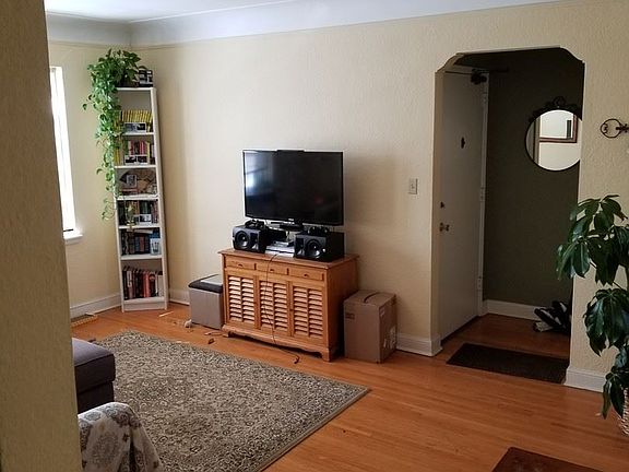 2nd image of 2124 Pleasant Ave APT 206