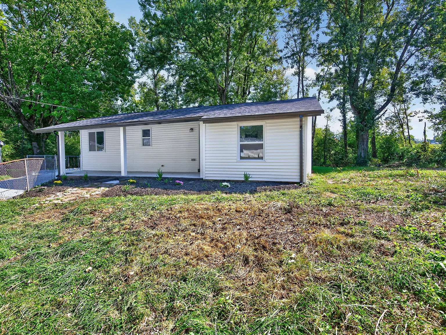 3 bed, 1030 sqft, $2,000 — Photo 4