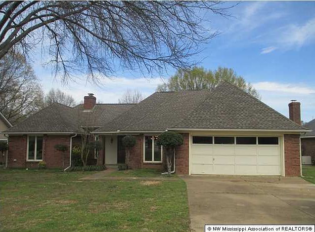 1st image of 930 White Pine Dr