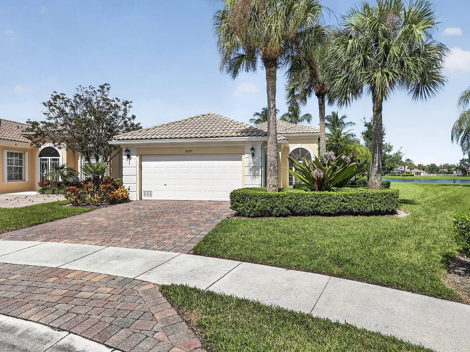3 bed, 3.0 bath, 2199 sqft, $5,600 — Photo 1
