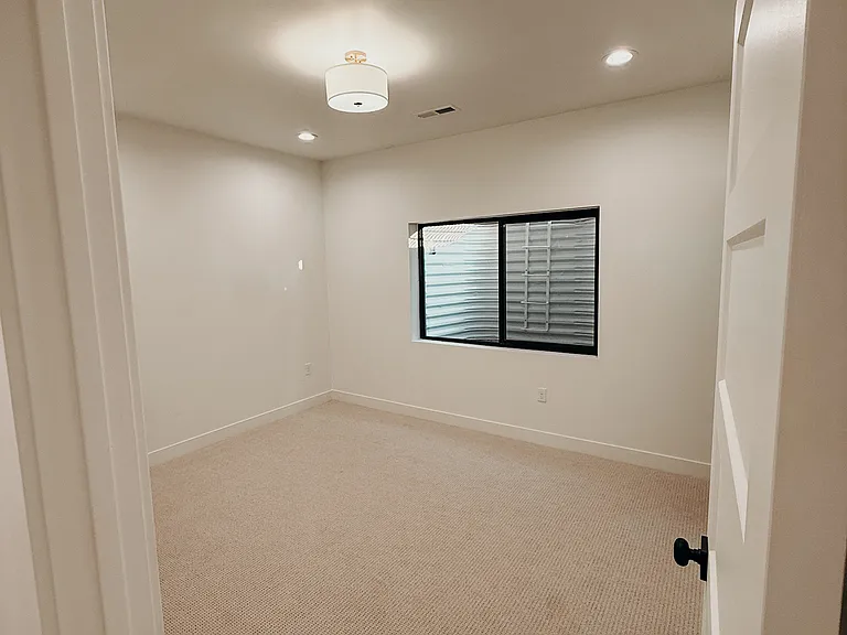 1146 S Lauren Ln #B — Photo 15