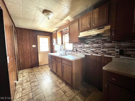 5th image of 518 N Uhrich St