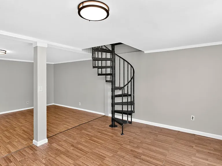 261 Eisenhower Dr — Photo 27