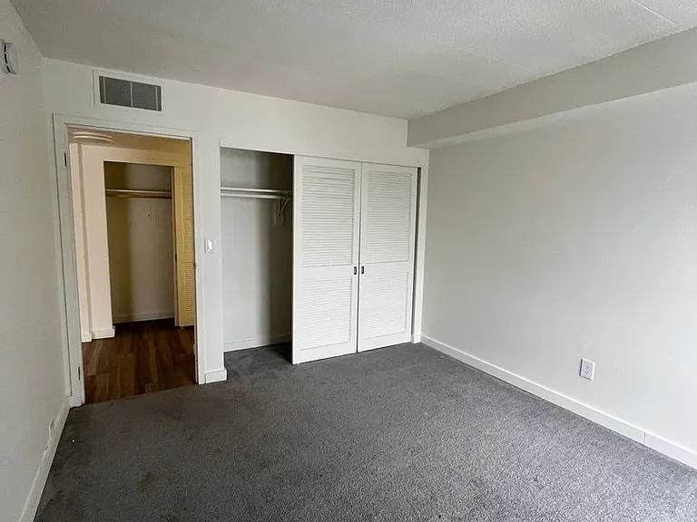 Sycamore Place Apartments — Photo 72