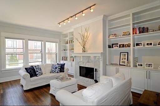 3rd image of 4194 N Clarendon Ave #1