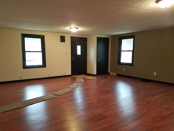 3rd image of 828 West St