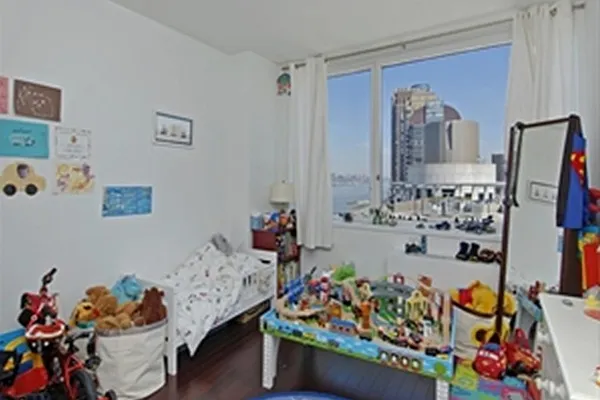 Rented by Corcoran | media 25