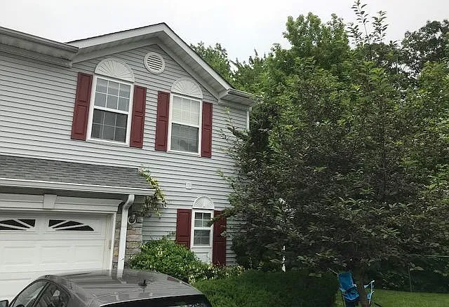 3 bed, 2.5 bath, 2650 sqft, $3,799 — Photo 3