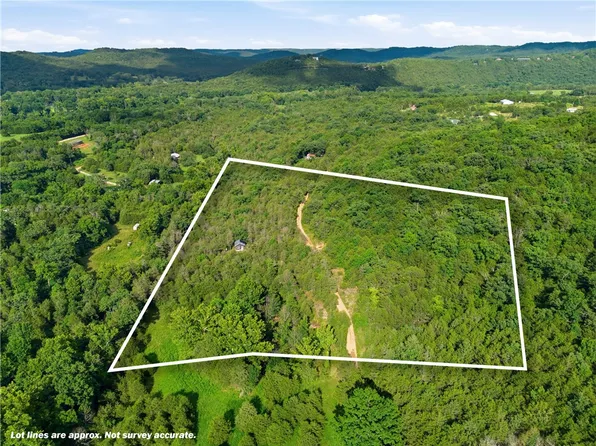 19010 Highway 62 W #21-22, Eureka Springs, AR 72631