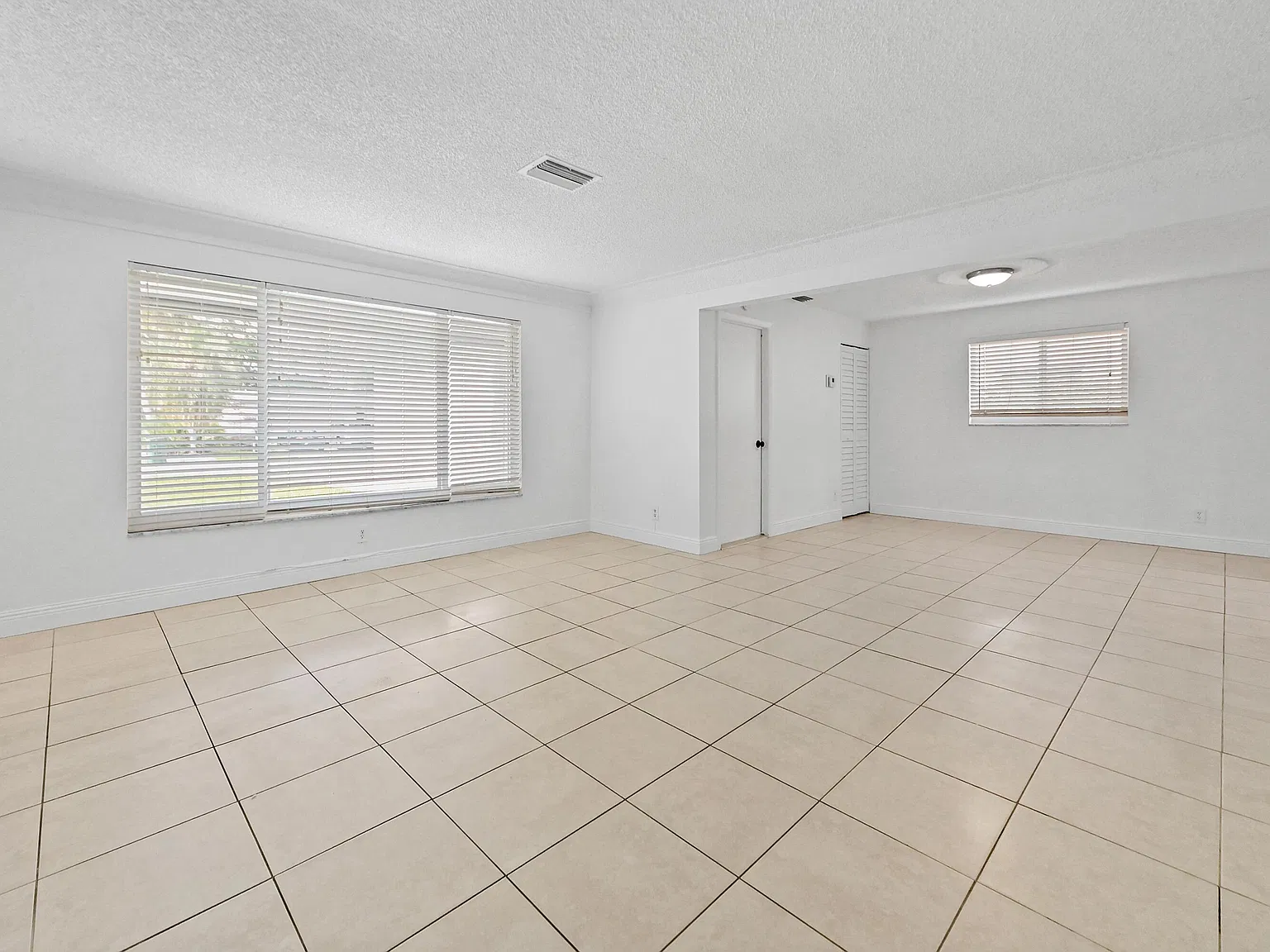 3 bed, 2.0 bath, 1491 sqft, $3,000 — Photo 3