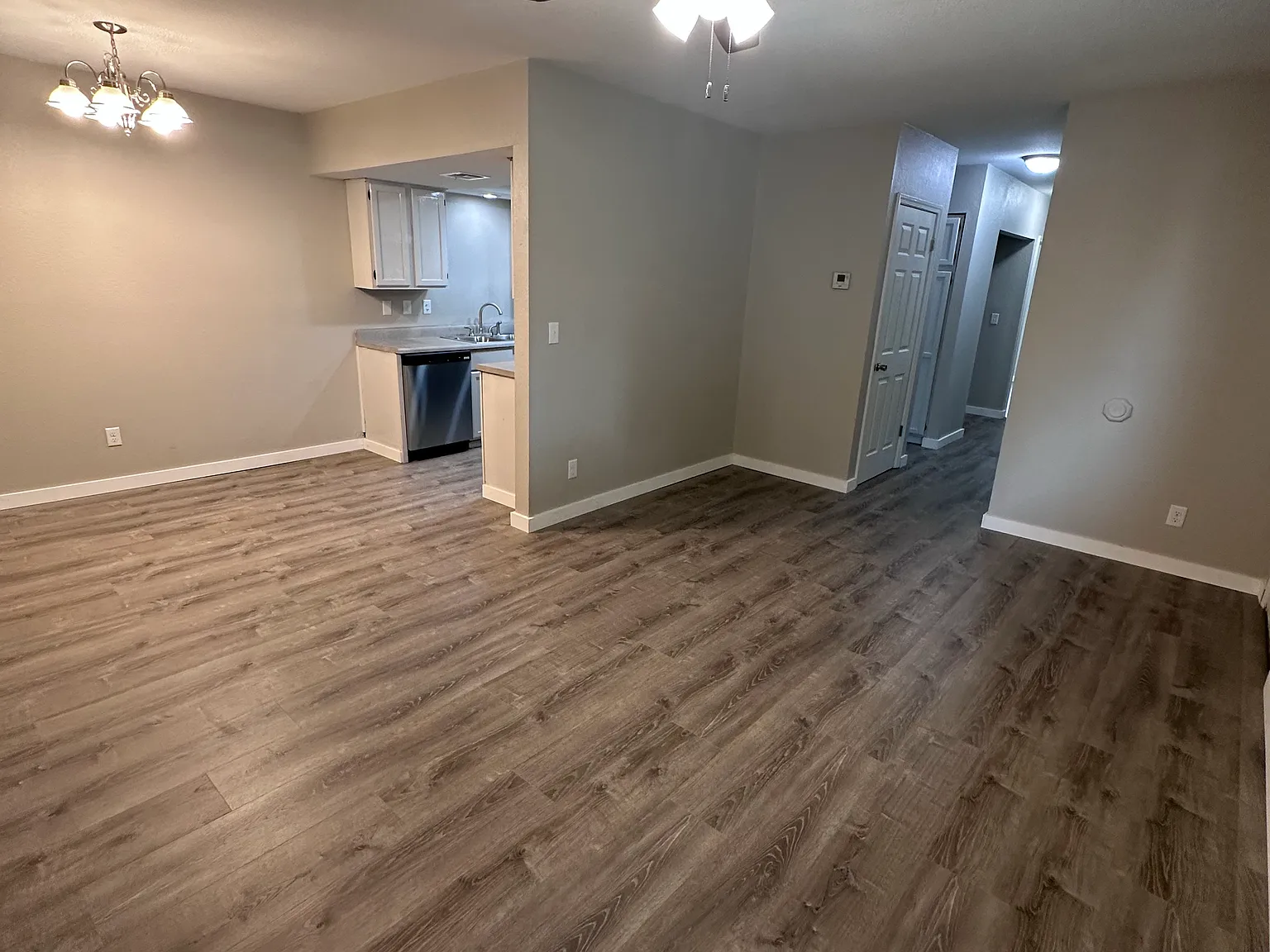 3 bed, 1100 sqft, $1,295 — Photo 2