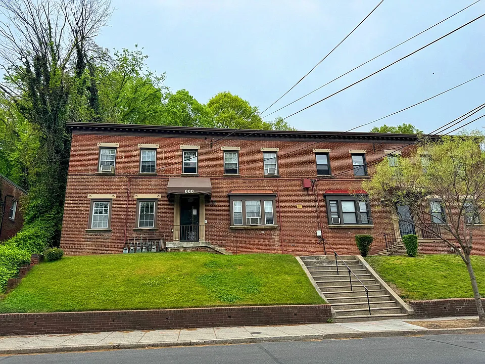 800 Taylor St NE