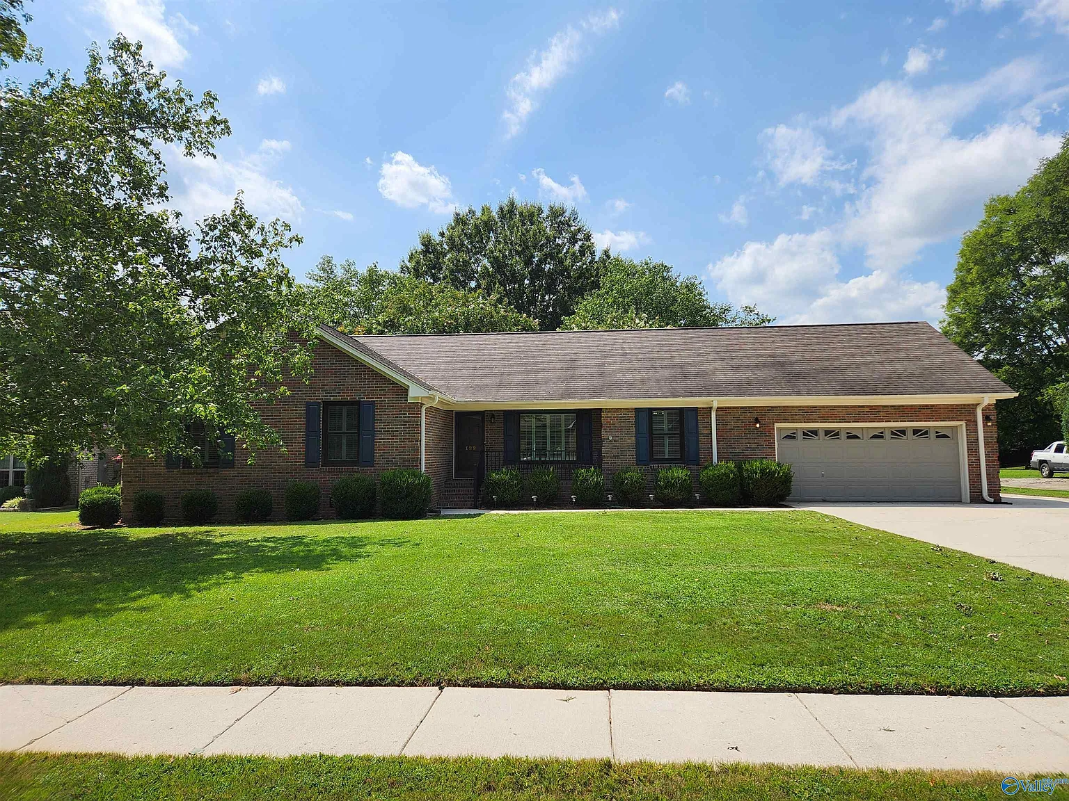 3 bed, 2.5 bath, 2100 sqft, $2,200 — Photo 1