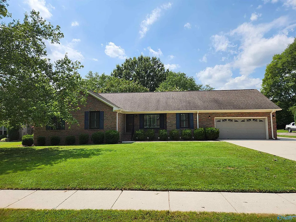 122 Featherstone Ln SE