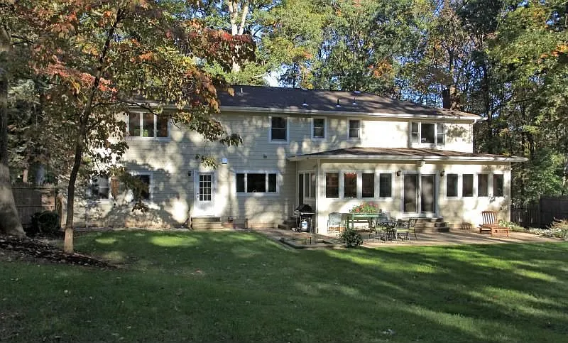 85 Manor Dr photo 1