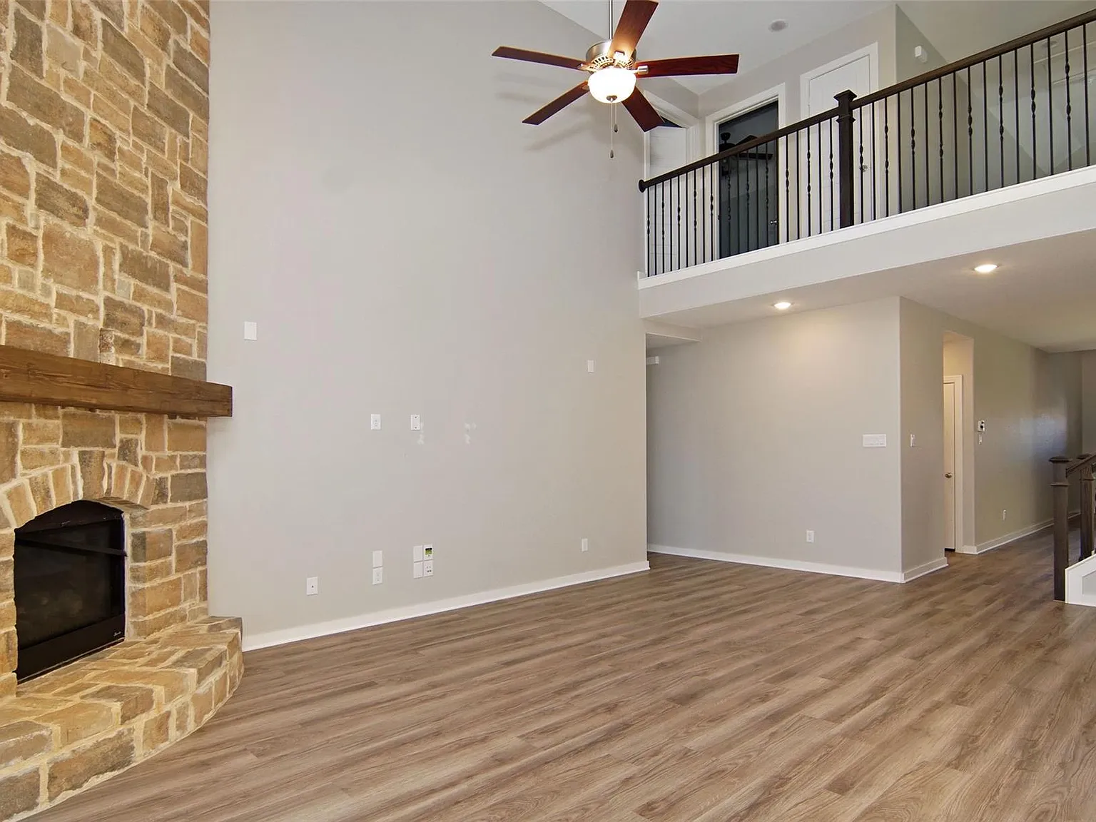 4 bed, 2746 sqft, $3,195 — Photo 2