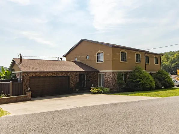 408 4th Ave, Nutter Fort, WV 26301