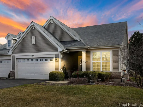 1561 Francis Dr, Hampshire, IL 60140