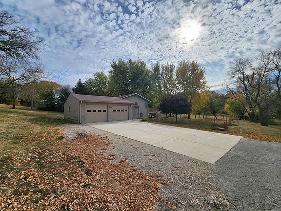 2nd image of 906 Superior St