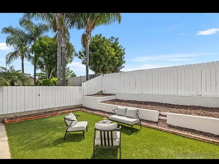 8631 Flanders Dr — Photo 7