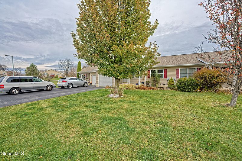3rd image of 122 Skyview Drive