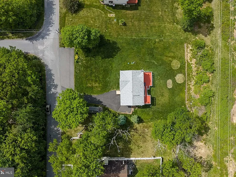 1019 Cricket Ln — Photo 8