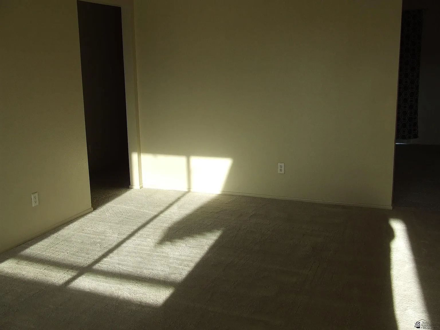 4 bed, 2.0 bath, 1000 sqft, $1,600 — Photo 3